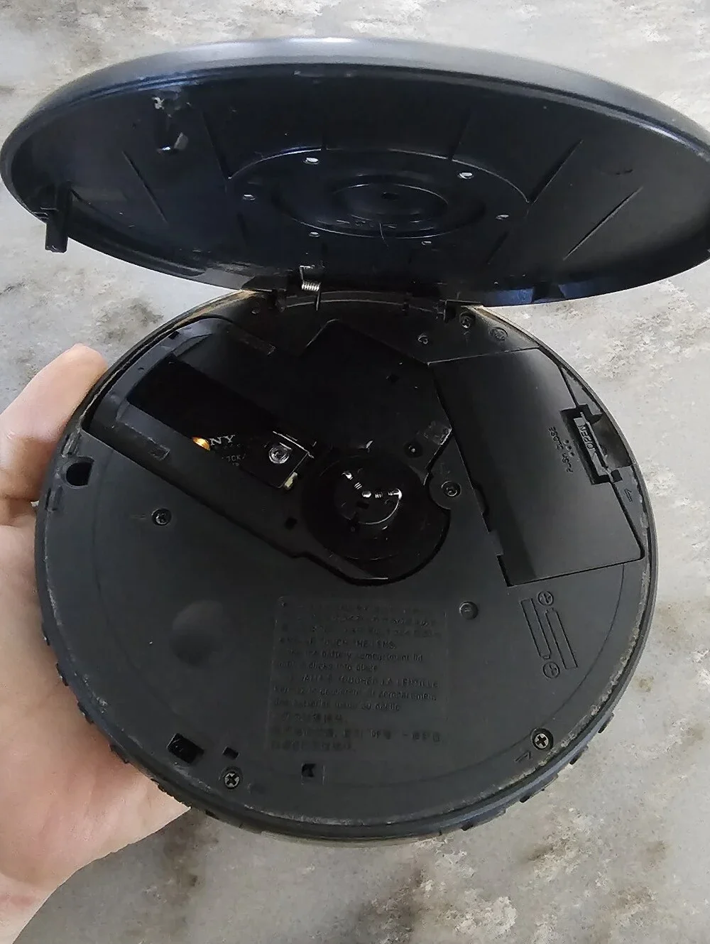 Sony Walkman CD Player D-EJ017CK Black FOR PARTS/REPAIR Doesn’t Read Discs